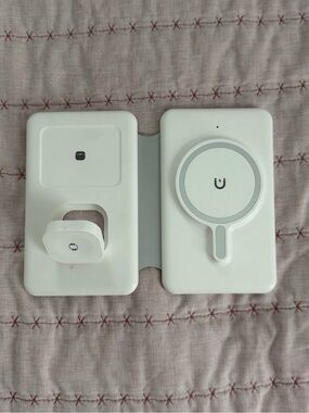 White MagSafe Charging Dock